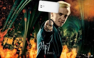 Illustration for article titled Harry Potter, Now with Added Selfie Sticks